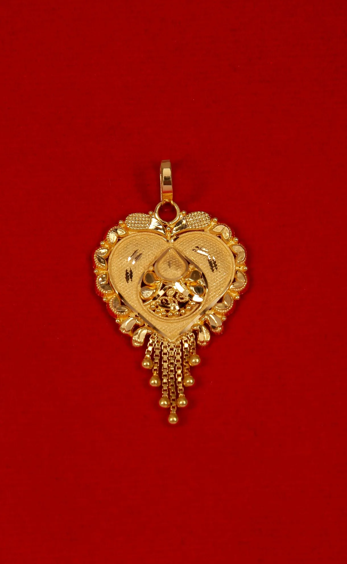 22 KT Designer Gold Heart Shaped Pendant (D134)