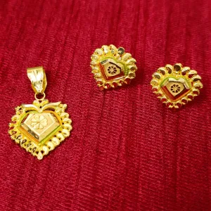 22 KT Gold Unisex Loving Heart Pendant with Earring (D30)