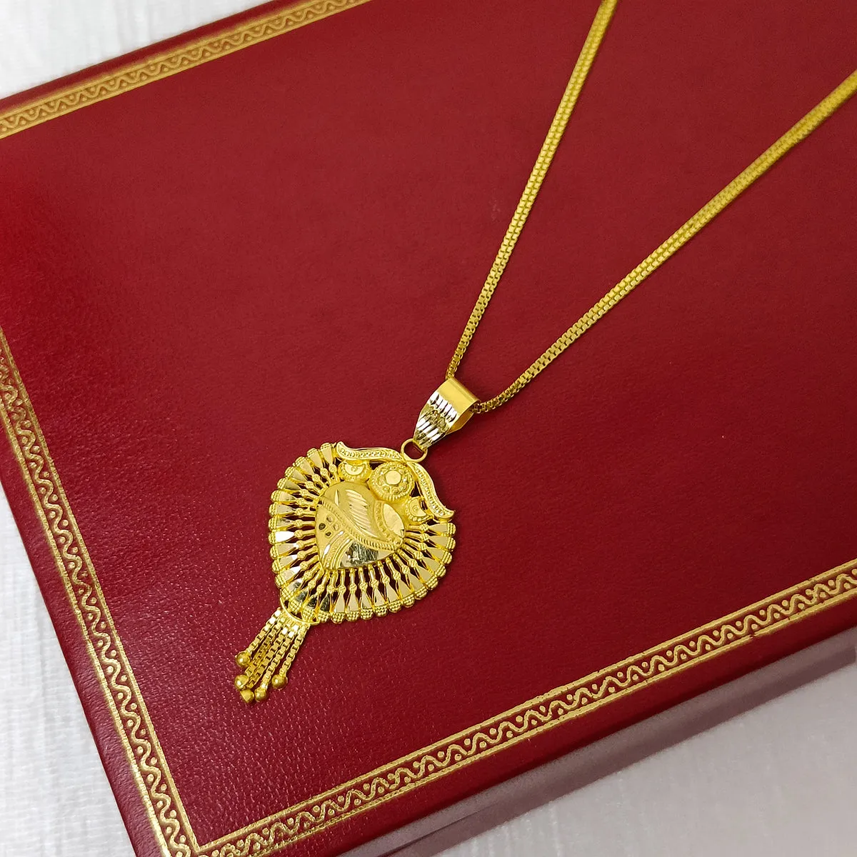 22 KT Gold Unisex Loving Heart Pendant with Earring (D31)