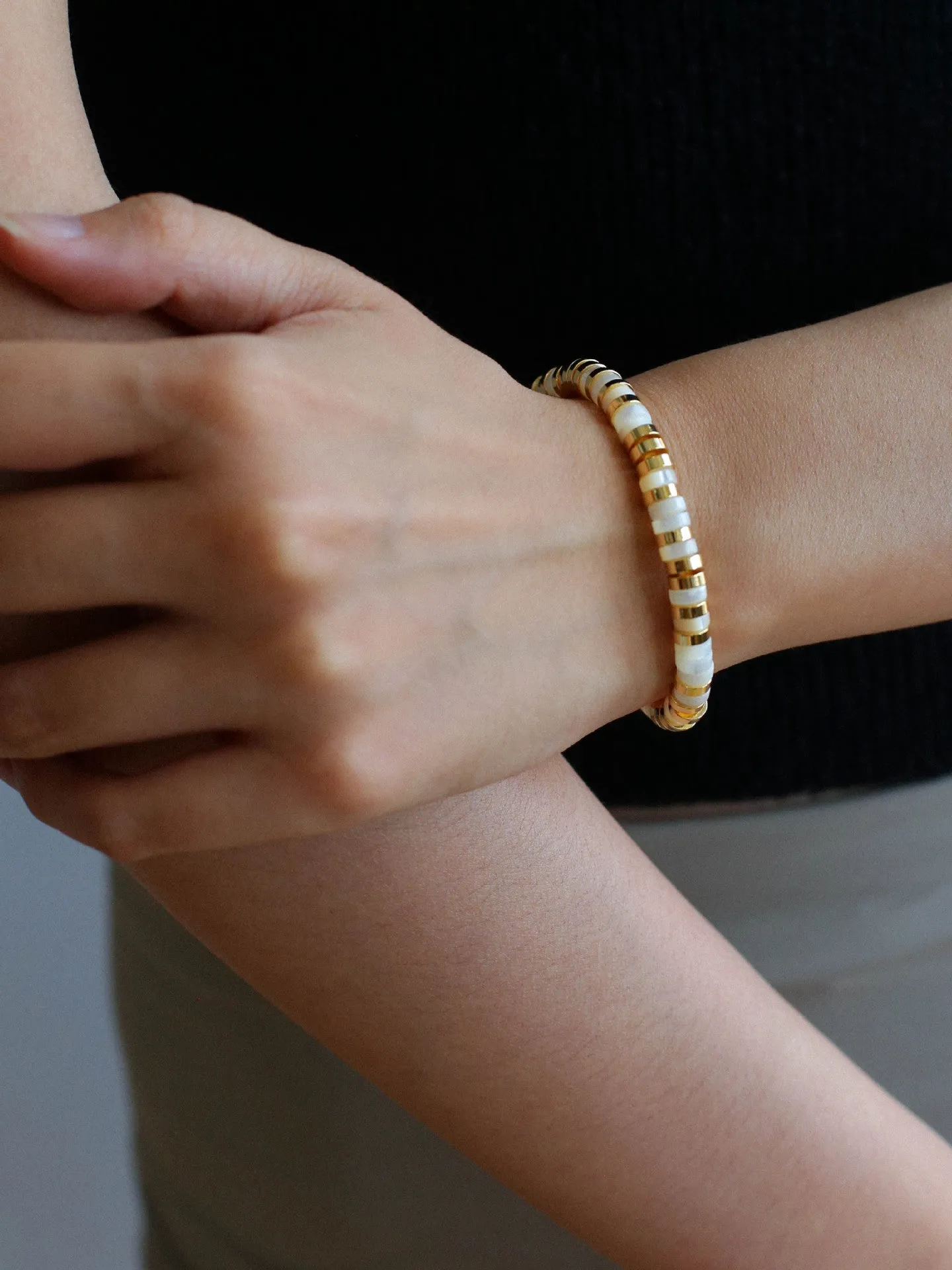 Black Onyx Tiger Eye Mother of Pearls Vintage Disc Bracelet