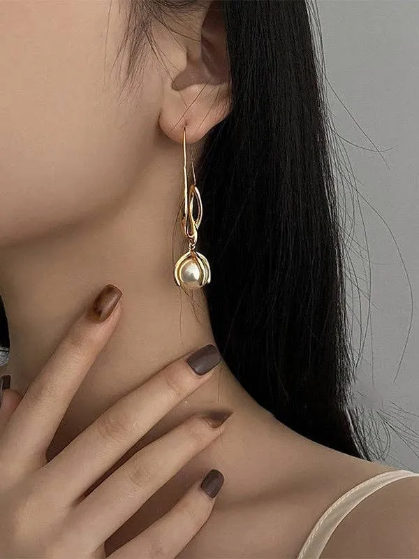 Geometric Drop Earrings: GOLD