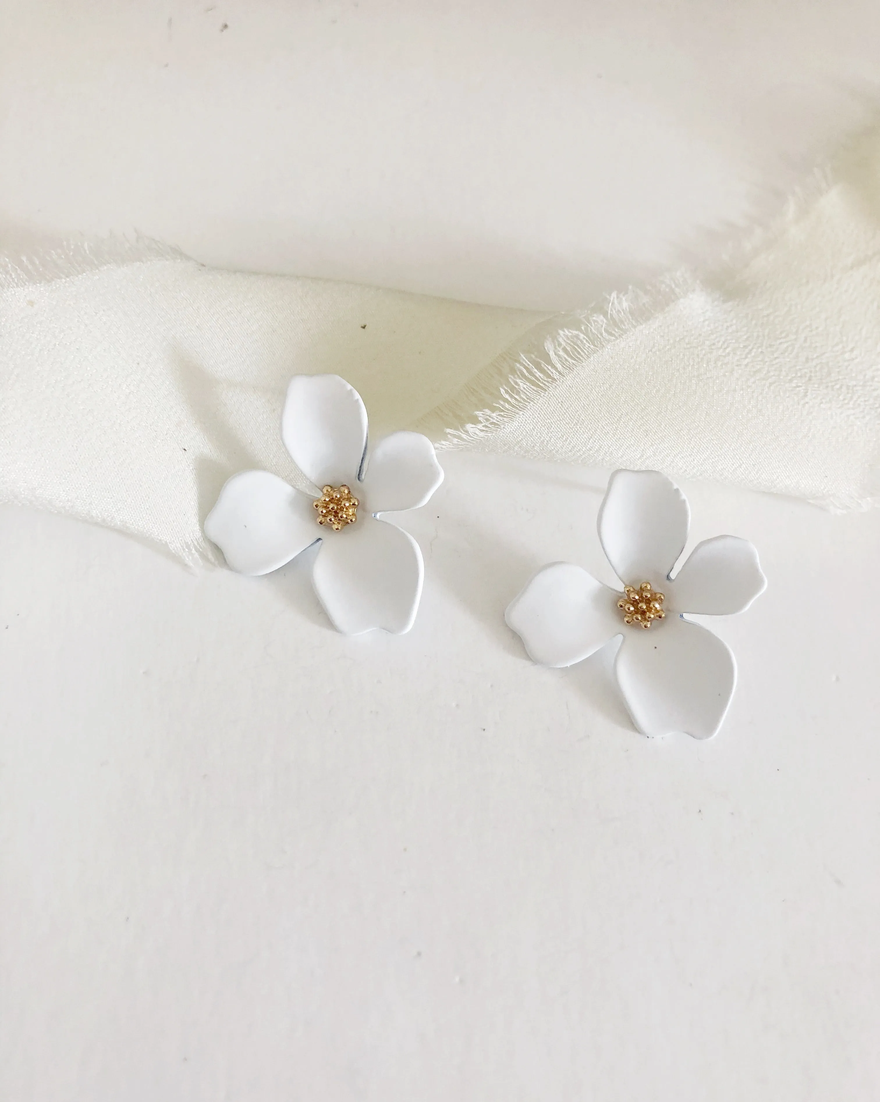 Jaxie White Flower Stud Earrings