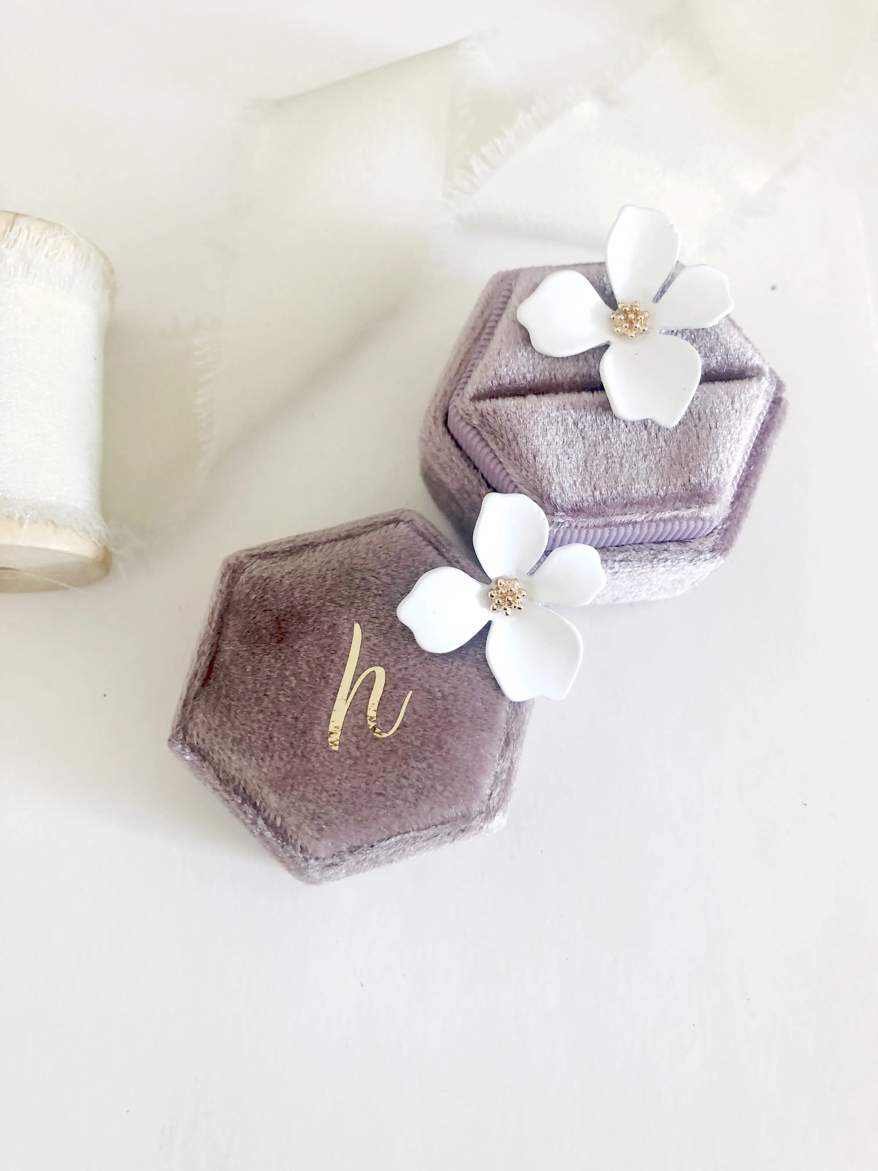 Jaxie White Flower Stud Earrings