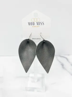 Leather Petal Earring "Worn Gray"