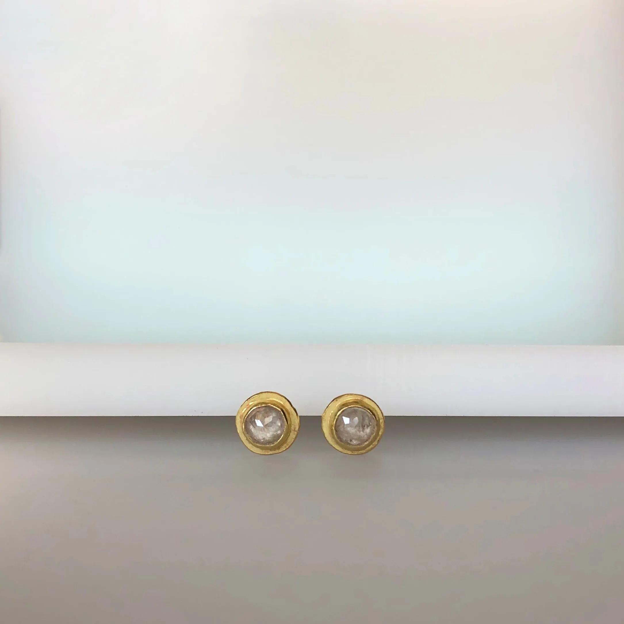 Light grey raw diamond yellow gold studs