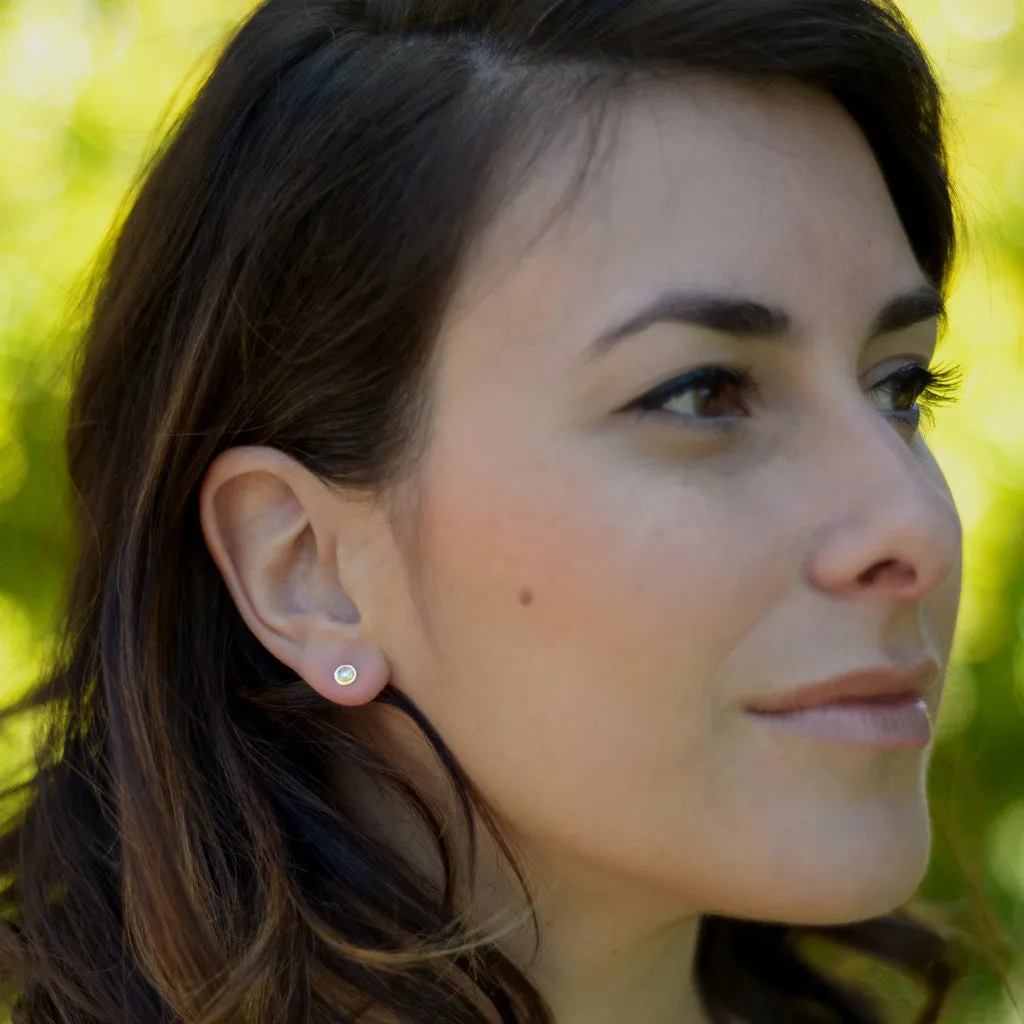 Light grey raw diamond yellow gold studs