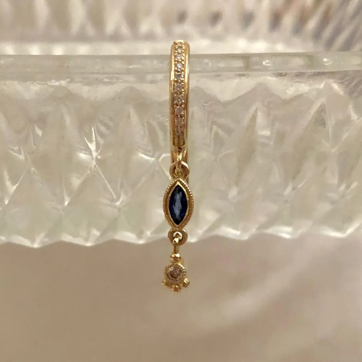 Selene - sapphires & diamonds dangle earring