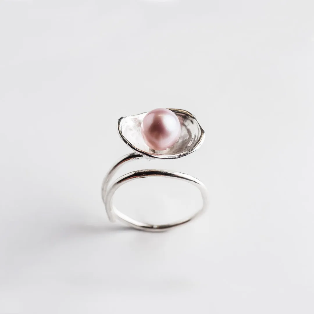 Simple limpet with big pearl - adjustable ring - silver 925
