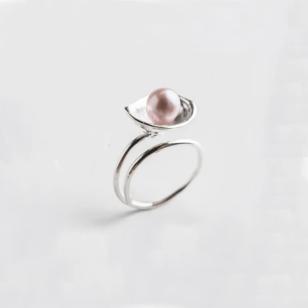 Simple limpet with big pearl - adjustable ring - silver 925