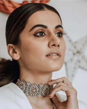 Tapsee Choker Set
